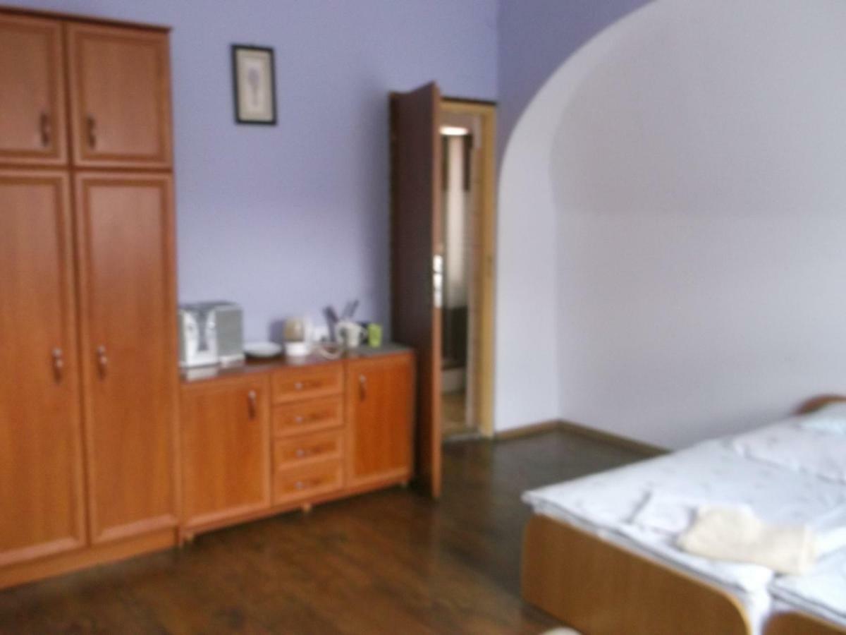 Gosciniec Iwona Hotel Glucholazy Exterior photo