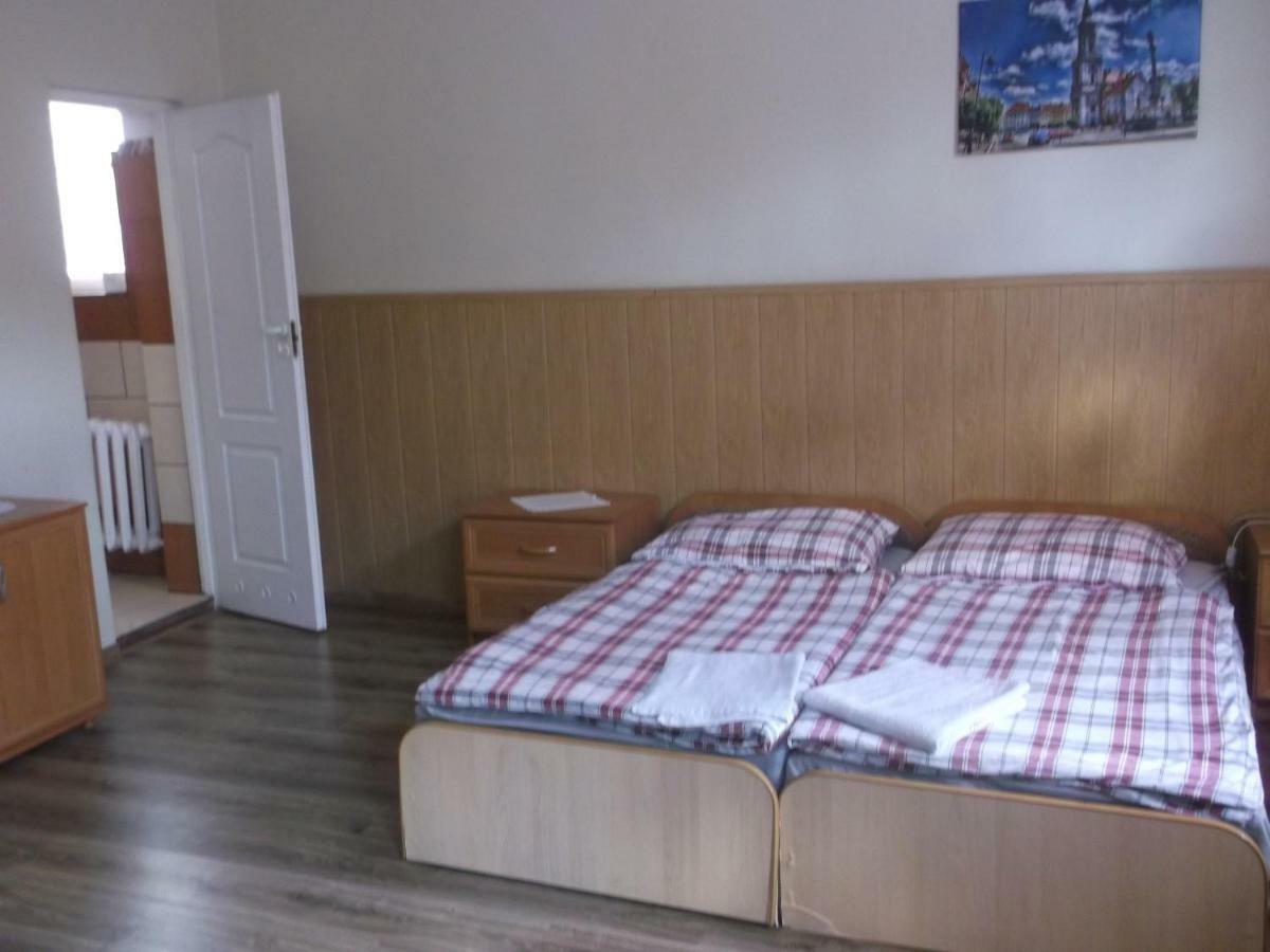 Gosciniec Iwona Hotel Glucholazy Exterior photo